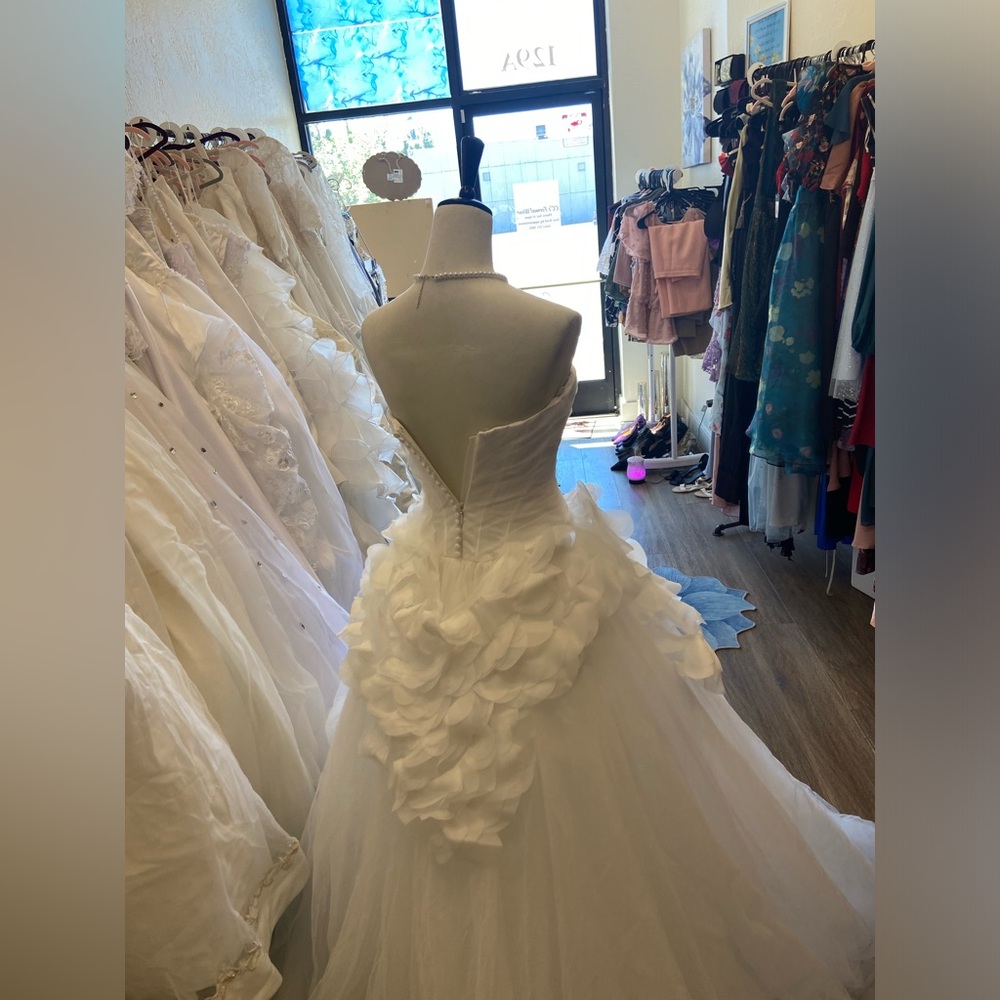 Vera Wang White Strapless Ball Gown Wedding Dress with Floral Waist - Picture 9 of 13